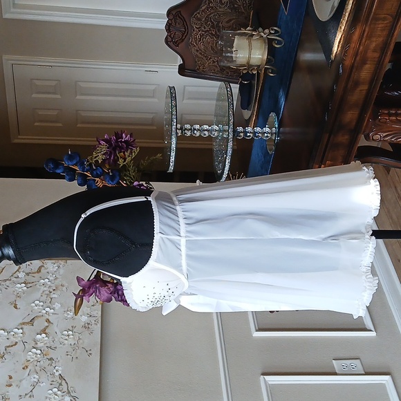 Victoria's Secret White Embellished Babydoll Nightie. Size 36C - Picture 12 of 17